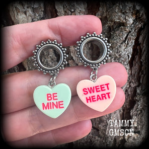 These adorable tunnel earrings feature cute candy hearts, are nice and lightweight, weighing only 6 grams each and measure just over 4cms from tip to tip.
This pair has been made with 1/2 (12mm) gauge ornate stainless steel screw fit tunnels.
