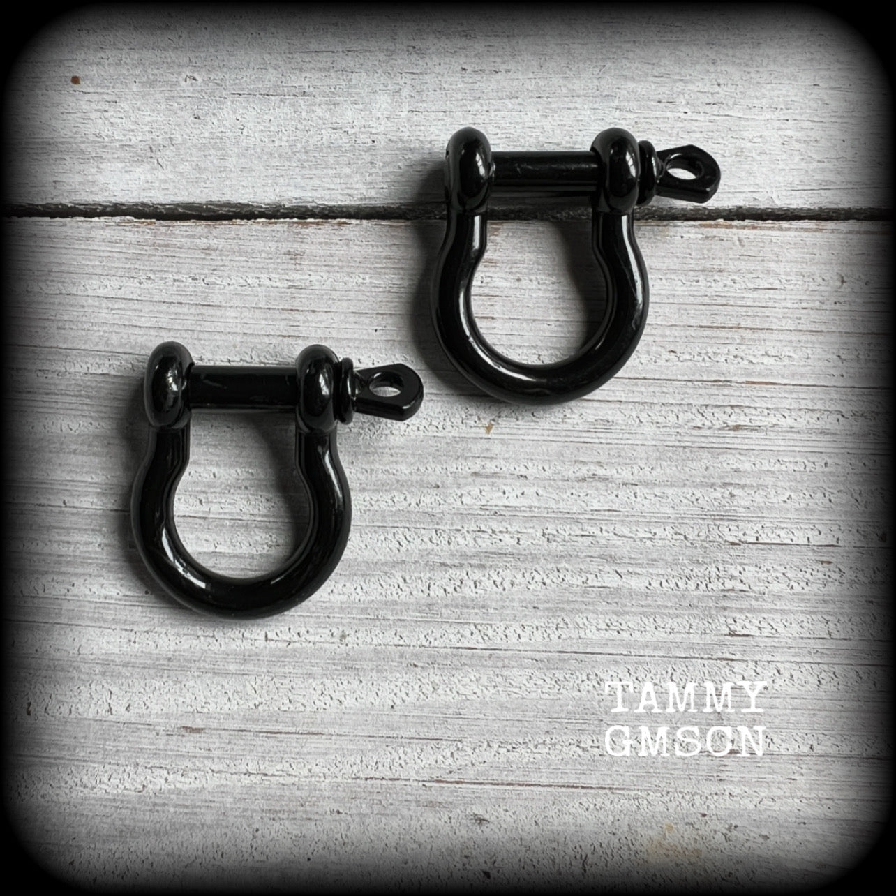 DIY industrial D shackles for ear weights-Black enamel