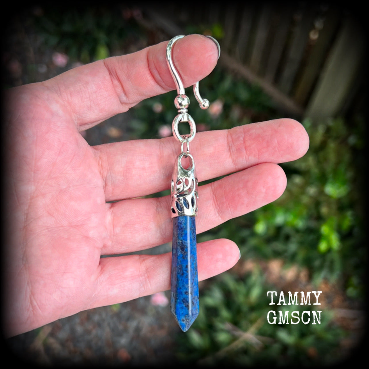 This listing is for a SINGLE Lapis lazuli earring, measuring just under 11cms from tip to tip and weighing in at 16 grams a piece.

This earring has been made with a large antique silver shephards hook to be worn through silicone earlets from 2 gauge (6mm).