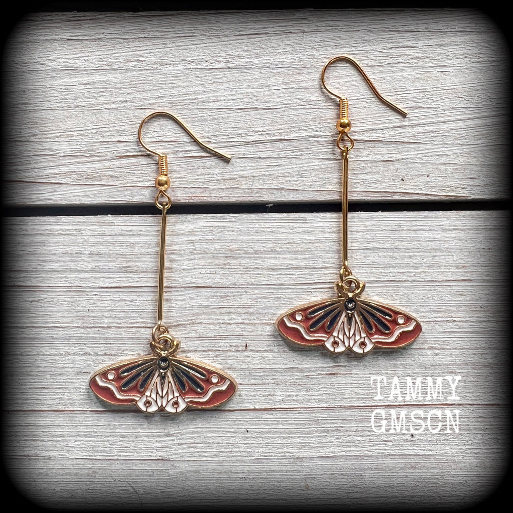 These cute little burnt orange and beige antique gold and enamel butterfly earrings measure in at just on 5.5cms from tip to tip, are nice and light weighing only a few grams each, made with antique gold french hooks, suitable for pierced ears.
