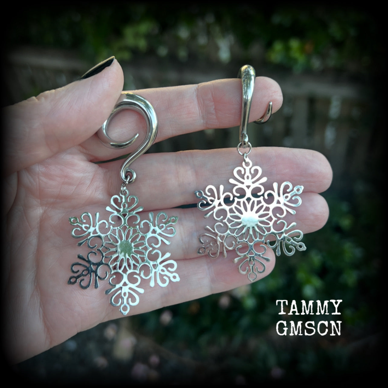 Featuring delicate stainless steel snowflake charms, these gorgeous earrings weigh approx 8 grams each, and are lovely and dangly at just over 7cms from tip to tip.

This pair has been made on 2 gauge (6mm) surgical steel full curl hooks, suitable for stretched lobes.
