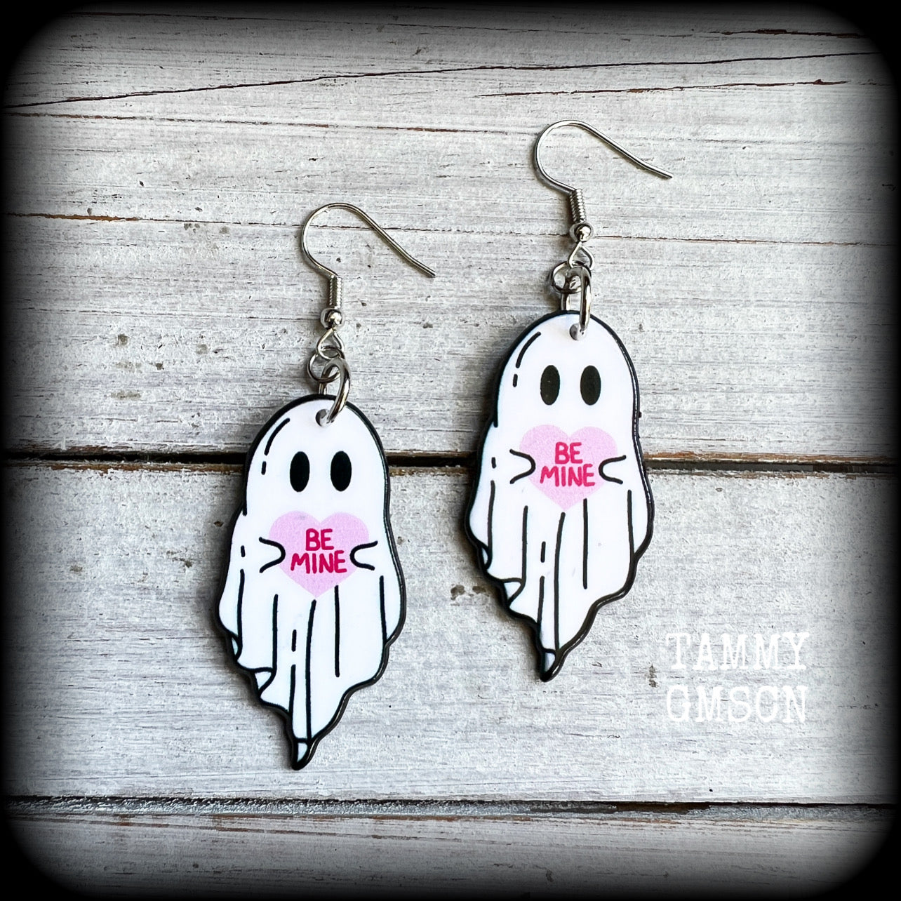 Ghost earrings Candy heart earrings Be mine earrings Halloween earrings Spooky cute earrings Gothic earrings Gothis jewelry Pastel goth earrings Pastelgoth jewelry Spectre Supernatural Ouija board Spirits Pierced ears Tunnels Plugs Stretched ears