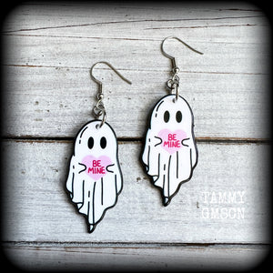 Ghost earrings Candy heart earrings Be mine earrings Halloween earrings Spooky cute earrings Gothic earrings Gothis jewelry Pastel goth earrings Pastelgoth jewelry Spectre Supernatural Ouija board Spirits Pierced ears Tunnels Plugs Stretched ears