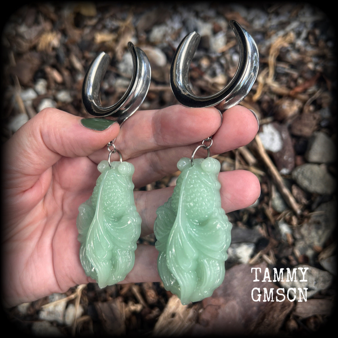 These gorgeous earrings feature carved chinese jade koi fish, weighing approx. 34 grams each and measuring just over 10cms from tip to tip.
This pair have been made on 1.18” gauge (30mm) surgical steel cradles, suitable for stretched lobes.