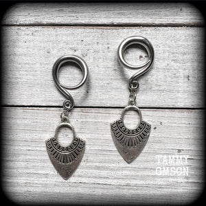 Inspired by Ishtar, Mesopotamian Goddess of love, beauty, sex and war, these beautiful tribal antique silver gauged earrings are nice and light weight, weighing approx 5 grams a piece, and are nice and dangly, measuring just on 6cms from tip to tip.
This pair has been made on 6 gauge (4mm) surgical steel full curl hooks, to be worn in stretched lobes.