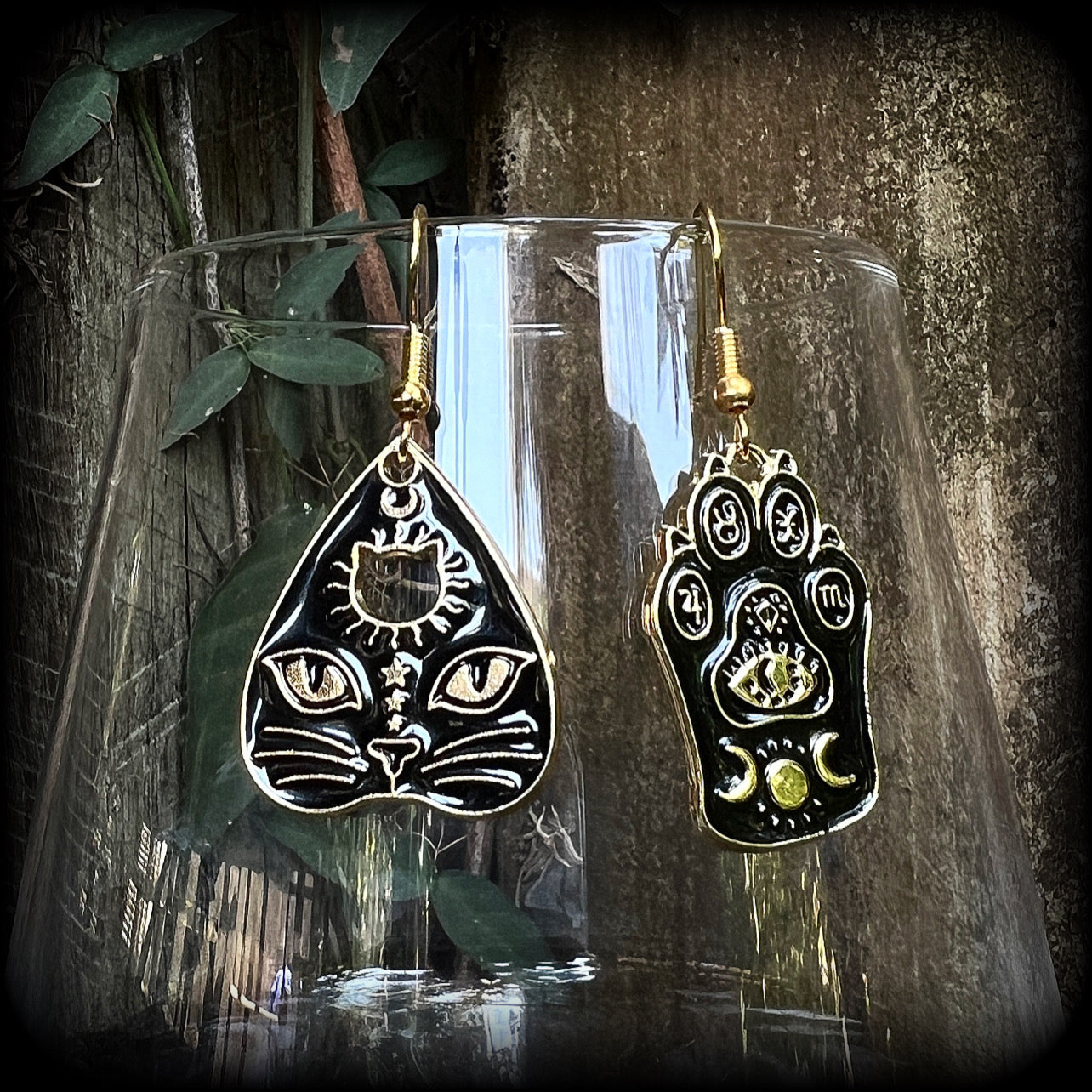 Planchette earrings Black cat earrings Ouija earrings Tarot earrings Halloween earrings Witchy earrings Black Friday Planetary magick Crazy cat lady jewellery Wicca earrings Witchcraft earrings Coven earrings Planchette earrings Ouija board planchette