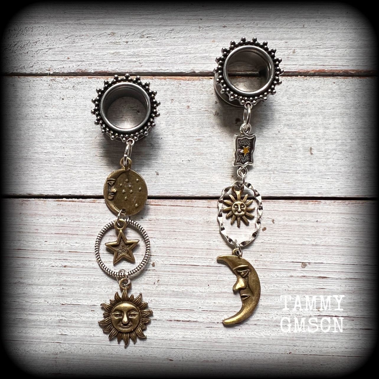 These super witchy super dangly boho tunnel earrings feature gorgeous bronze and antique silver sun and moon charms, measuring 9 cms from tip to tip and weighing approx 11 grams each.
This pair has been have been made on 9/16” (14mm) gauge ornate surgical steel screw fit tunnels, suitable for stretched lobes.