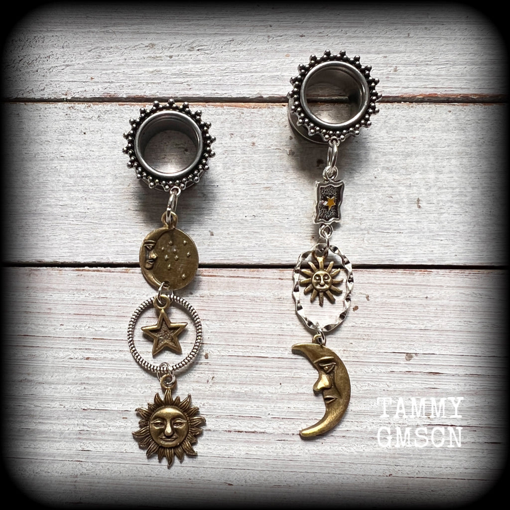 These super witchy super dangly boho tunnel earrings feature gorgeous bronze and antique silver sun and moon charms, measuring 9 cms from tip to tip and weighing approx 11 grams each.
This pair has been have been made on 9/16” (14mm) gauge ornate surgical steel screw fit tunnels, suitable for stretched lobes.