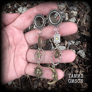 These super witchy super dangly boho tunnel earrings feature gorgeous bronze and antique silver sun and moon charms, measuring 9 cms from tip to tip and weighing approx 11 grams each.
This pair has been have been made on 9/16” (14mm) gauge ornate surgical steel screw fit tunnels, suitable for stretched lobes.