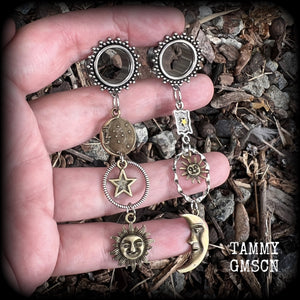 These super witchy super dangly boho tunnel earrings feature gorgeous bronze and antique silver sun and moon charms, measuring 9 cms from tip to tip and weighing approx 11 grams each.
This pair has been have been made on 9/16” (14mm) gauge ornate surgical steel screw fit tunnels, suitable for stretched lobes.