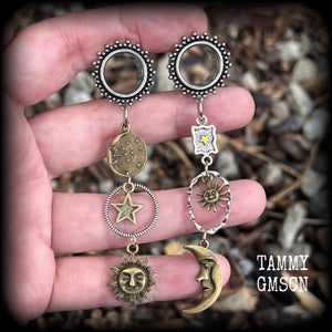 These super witchy super dangly boho tunnel earrings feature gorgeous bronze and antique silver sun and moon charms, measuring 9 cms from tip to tip and weighing approx 11 grams each.
This pair has been have been made on 9/16” (14mm) gauge ornate surgical steel screw fit tunnels, suitable for stretched lobes.