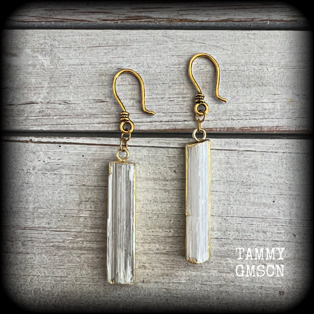 🔥 Selenite is named after the Greek Goddess of the Moon, Selene 🔥

These gorgeous minimalist earrings are nice and dangly, measuring approx 7.5cms from tip to tip, and nice and lightweight, weighing around 6 grams each.

This pair has been made on small antique gold shephard hooks to be worn through silicone earlets from 8 gauge (3mm).