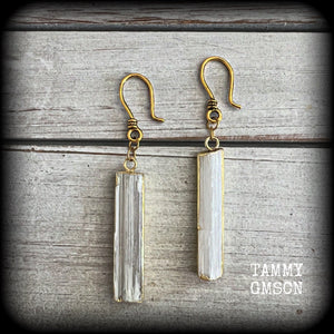 🔥 Selenite is named after the Greek Goddess of the Moon, Selene 🔥

These gorgeous minimalist earrings are nice and dangly, measuring approx 7.5cms from tip to tip, and nice and lightweight, weighing around 6 grams each.

This pair has been made on small antique gold shephard hooks to be worn through silicone earlets from 8 gauge (3mm).