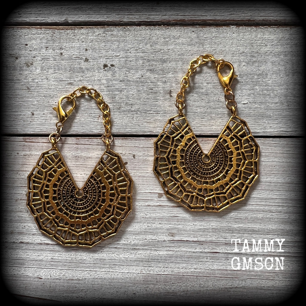 Featuring gorgeous antique gold lotus mandala charms, these earrings are nice and dangly, measuring just on 7cms from tip to tip, and nice and light weight at just 7 grams each piece.
This pair has been made with our super versatile antique gold chain and lobster clasp 4mm option, to be worn through silicone earlets or tunnels in stretched lobes from 6 gauge (4mm).