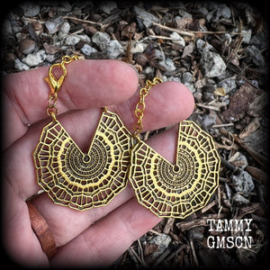 Featuring gorgeous antique gold lotus mandala charms, these earrings are nice and dangly, measuring just on 7cms from tip to tip, and nice and light weight at just 7 grams each piece.
This pair has been made with our super versatile antique gold chain and lobster clasp 4mm option, to be worn through silicone earlets or tunnels in stretched lobes from 6 gauge (4mm).