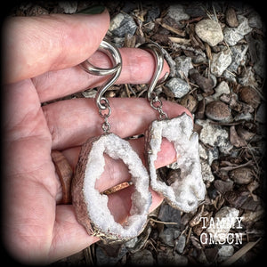 These gorgeous earrings feature a pair of unique one of a kind white druzy geodes, measuring just on 8cms from tip to tip, and weighing approx 15 grams each.
This pair of beautiful gauged earrings have been made on 2 gauge (6mm) surgical steel full curl hooks, to be worn in stretched lobes.