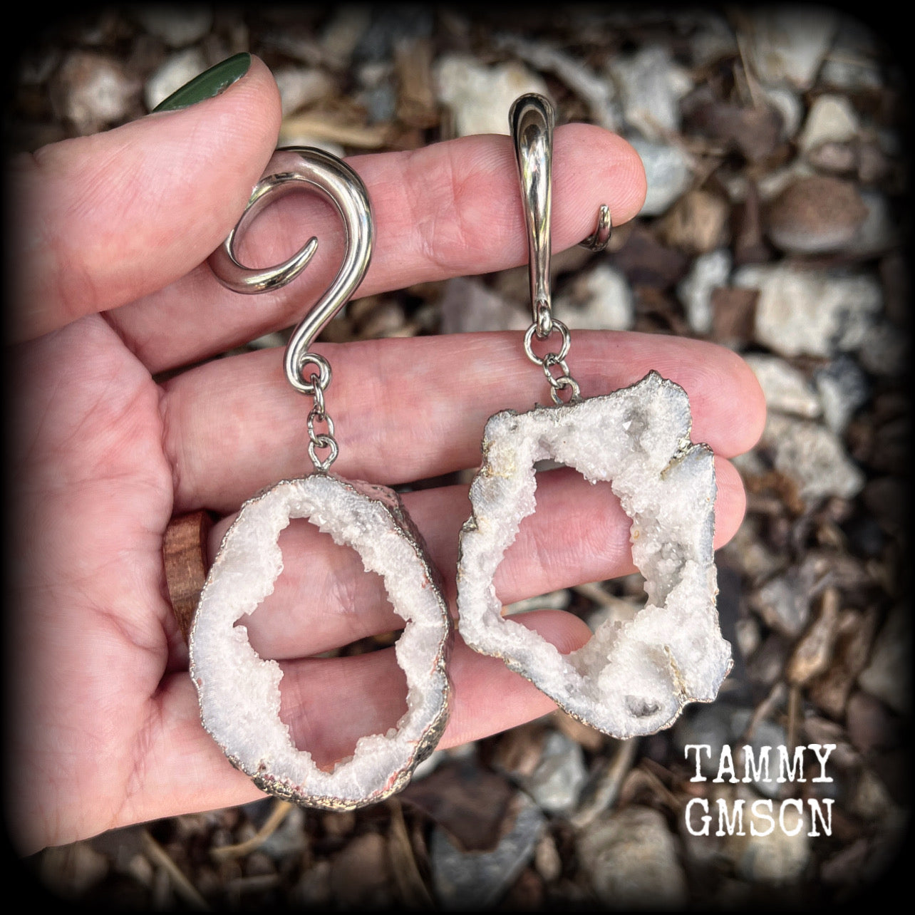 These gorgeous earrings feature a pair of unique one of a kind white druzy geodes, measuring just on 8cms from tip to tip, and weighing approx 15 grams each.
This pair of beautiful gauged earrings have been made on 2 gauge (6mm) surgical steel full curl hooks, to be worn in stretched lobes.
