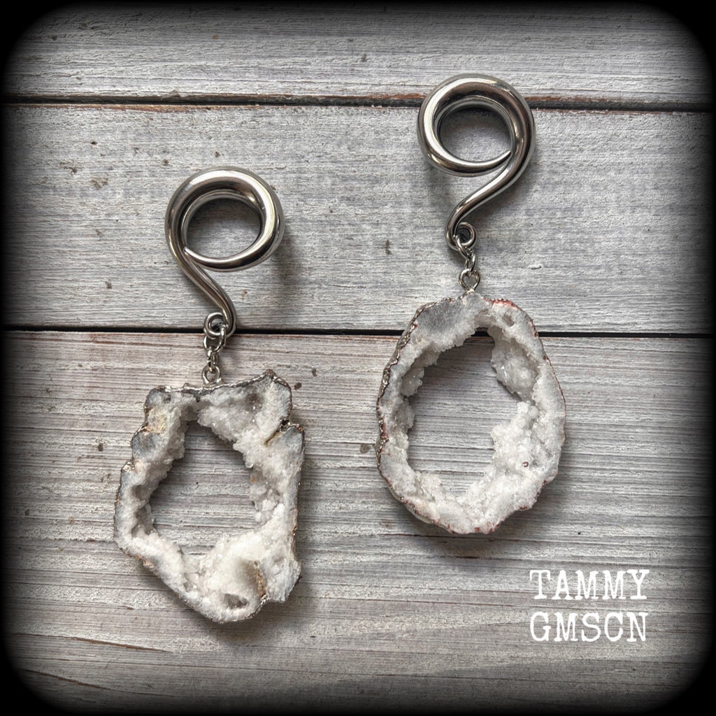 These gorgeous earrings feature a pair of unique one of a kind white druzy geodes, measuring just on 8cms from tip to tip, and weighing approx 15 grams each.
This pair of beautiful gauged earrings have been made on 2 gauge (6mm) surgical steel full curl hooks, to be worn in stretched lobes.
