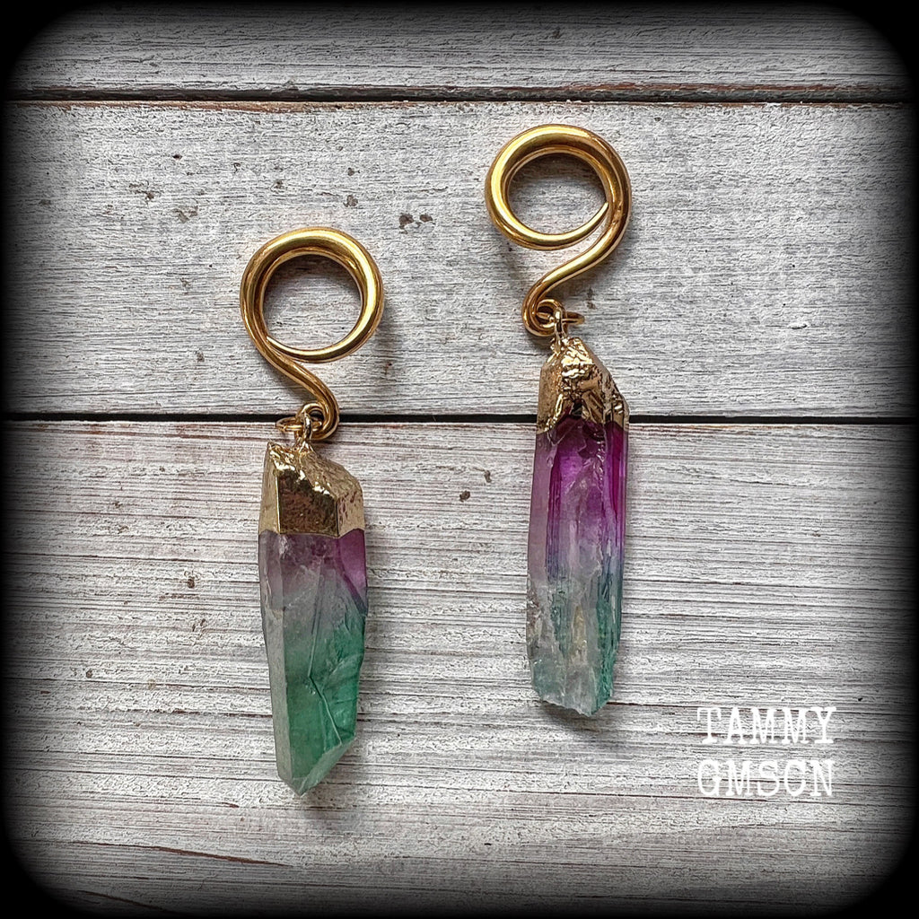 This is a pair of gorgeous fluorite gemstone gauged earrings, made with beautiful points of purple and green fluorite. These earrings are beautiful!
Measuring just under 8cms from tip to tip, and weighing approx 13 grams each, these earrings have been made on 6 gauge (4mm) surgical steel full curl hooks, suitable for stretched lobes.