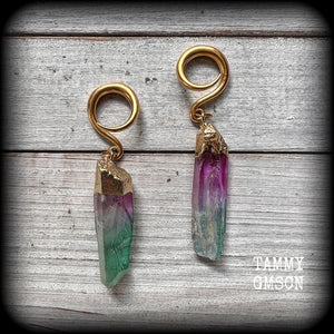 This is a pair of gorgeous fluorite gemstone gauged earrings, made with beautiful points of purple and green fluorite. These earrings are beautiful!
Measuring just under 8cms from tip to tip, and weighing approx 13 grams each, these earrings have been made on 6 gauge (4mm) surgical steel full curl hooks, suitable for stretched lobes.