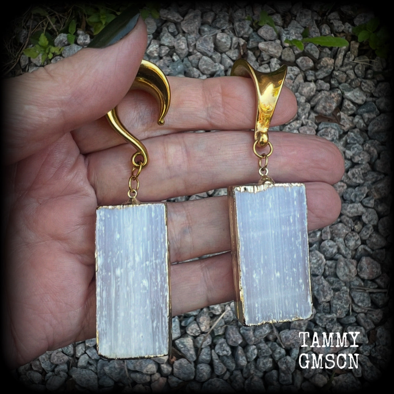🔥 Selenite is named after the Greek Goddess of the Moon, Selene 🔥

Measuring approx 7.5 from tip to tip, and weighing around 23 grams each a piece, these gauged earrings are simply beautiful!

This pair has been made on 5/8" gauge (16mm) surgical steel saddle hooks, to be worn in stretched lobes.