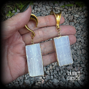 🔥 Selenite is named after the Greek Goddess of the Moon, Selene 🔥

Measuring approx 7.5 from tip to tip, and weighing around 23 grams each a piece, these gauged earrings are simply beautiful!

This pair has been made on 5/8" gauge (16mm) surgical steel saddle hooks, to be worn in stretched lobes.