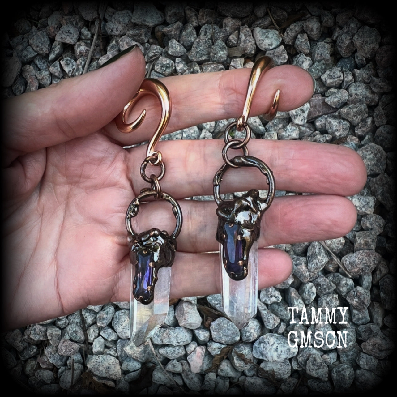 These clear quartz and amethyst gauged earrings are simply gorgeous!!
Featuring gorgeous amethyst stones sitting on front of chunky quartz pillars in an antique copper setting, these gauged earrings measure just on 9.5cms from tip to tip, and weigh approx 25 grams each.
This pair has been made on 6 gauge (4mm) surgical steel full curl hooks, suitable to be worn in stretched lobes.