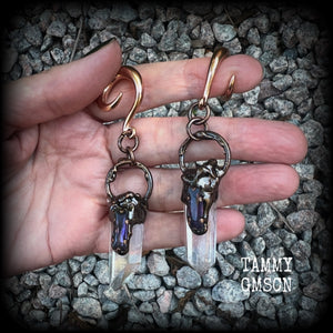 These clear quartz and amethyst gauged earrings are simply gorgeous!!
Featuring gorgeous amethyst stones sitting on front of chunky quartz pillars in an antique copper setting, these gauged earrings measure just on 9.5cms from tip to tip, and weigh approx 25 grams each.
This pair has been made on 6 gauge (4mm) surgical steel full curl hooks, suitable to be worn in stretched lobes.