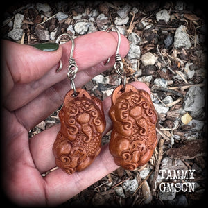 Featuring gorgeous carved peach wood Pixiu lions, these earrings are nice and lightweight, weighing only 6 grams each and measuring just on 7.5 from tip to tip.
This pair has been made on small antique silver shepard  hooks.
