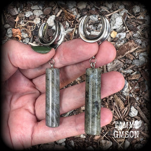 This pair of gorgeous minimalist gauged earrings features shimmery labradorite pillars, weighing in at approx 13 grams each, and measuring just over 7 cms from tip to tip.
This pair has been made with 5/8” gauge (16mm) surgical steel cradles.