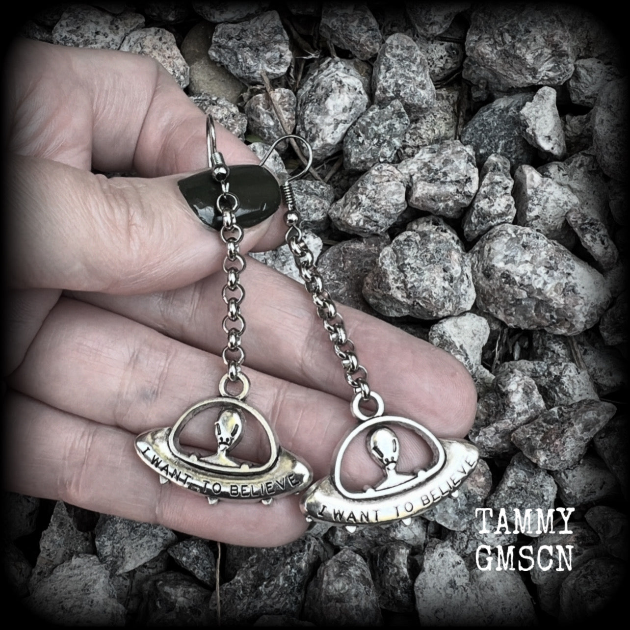 These awesome dangly antique silver earrings feature classic ‘I WANT TO BELIEVE’ alien UFO charms dangling from stainless steel chain, measuring just over 7cms from tip to tip (nice and dangly), and weighing only 3 grams each (nice and light weight).

This pair have been made on stainless steel french hooks, suitable for pierced ears.