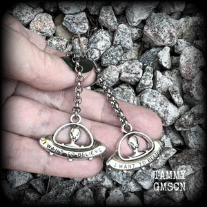 These awesome dangly antique silver earrings feature classic ‘I WANT TO BELIEVE’ alien UFO charms dangling from stainless steel chain, measuring just over 7cms from tip to tip (nice and dangly), and weighing only 3 grams each (nice and light weight).

This pair have been made on stainless steel french hooks, suitable for pierced ears.