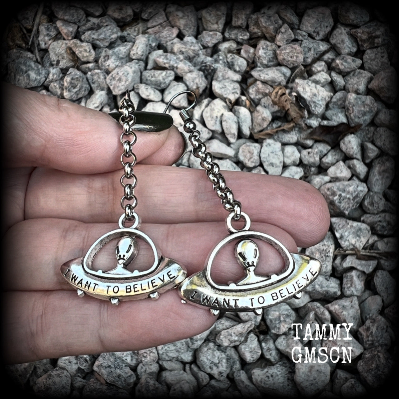 These awesome dangly antique silver earrings feature classic ‘I WANT TO BELIEVE’ alien UFO charms dangling from stainless steel chain, measuring just over 7cms from tip to tip (nice and dangly), and weighing only 3 grams each (nice and light weight).

This pair have been made on stainless steel french hooks, suitable for pierced ears.