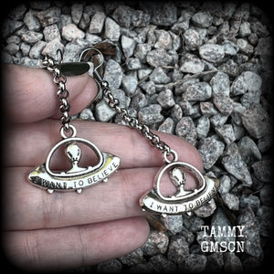 These awesome dangly antique silver earrings feature classic ‘I WANT TO BELIEVE’ alien UFO charms dangling from stainless steel chain, measuring just over 7cms from tip to tip (nice and dangly), and weighing only 3 grams each (nice and light weight).

This pair have been made on stainless steel french hooks, suitable for pierced ears.