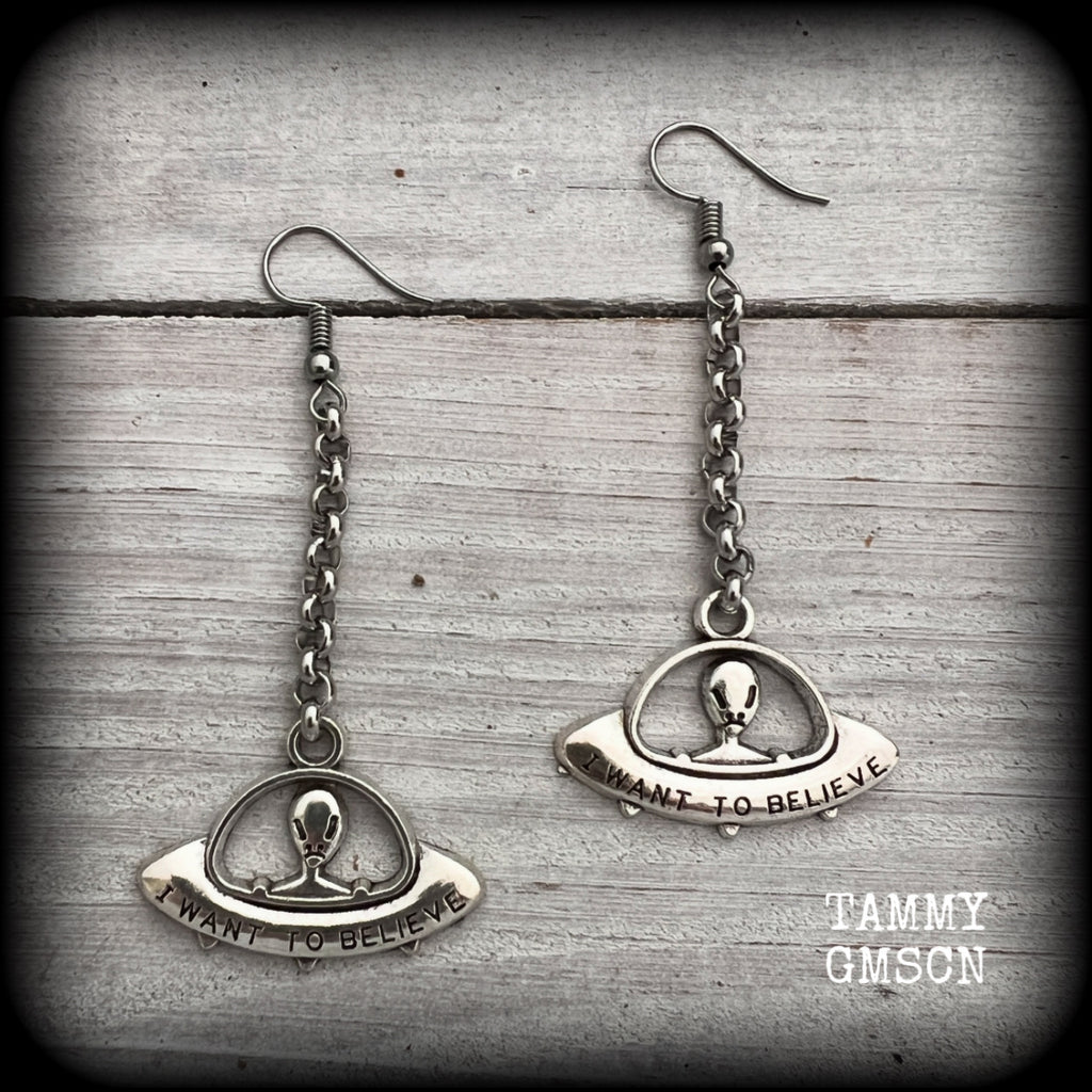 These awesome dangly antique silver earrings feature classic ‘I WANT TO BELIEVE’ alien UFO charms dangling from stainless steel chain, measuring just over 7cms from tip to tip (nice and dangly), and weighing only 3 grams each (nice and light weight).

This pair have been made on stainless steel french hooks, suitable for pierced ears.