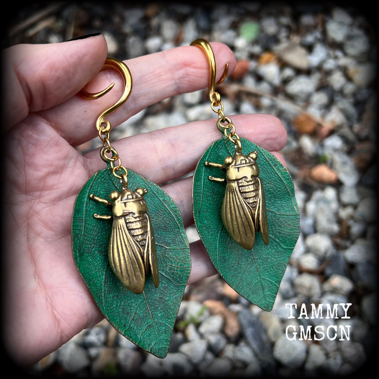 Brass cicada ear hangers Insect ear weights 6 gauge ear weights Brass ear weights Gauged earrings 6mm 8mm 10mm 12mm 14mm 16mm 19mm 22mm 25mm 28mm 30mm Stretched ears Stretched lobes Insect earrings Bugs earrings Cottagecore earrings Fairycore earring