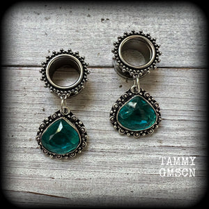 These gorgeous boho tunnel earrings have been made with beautiful ocean blue gemstones in an antique silver setting, are light weight-weighing approx 10 grams each and measure just on 5 cms from tip to tip.
These tunnel dangles have been made with 9/16” gauge (14mm) ornate surgical steel screw fit tunnels.