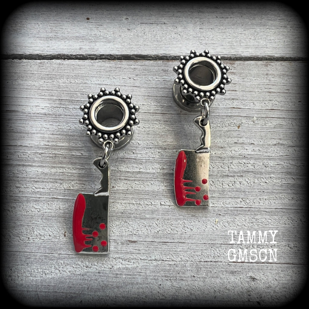 Featuring classic b l o o d i e d antique silver meat cleavers, these horror punk inspired gauged earrings weigh in at only 5 grams a piece, and measure 4cms from tip to tip.

This pair has been made on 0 gauge (8mm) surgical steel screw fit ornate tunnels, to be worn in stretched lobes.