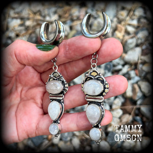 Rainbow moonstone gauged earrings have been made with gorgeous polished gemstones in a beautiful boho antique silver setting, measuring just on 9cms from tip to tip, and weighing approx 13 grams each.
Made on 5/8 gauge (16mm) surgical steel cradles.