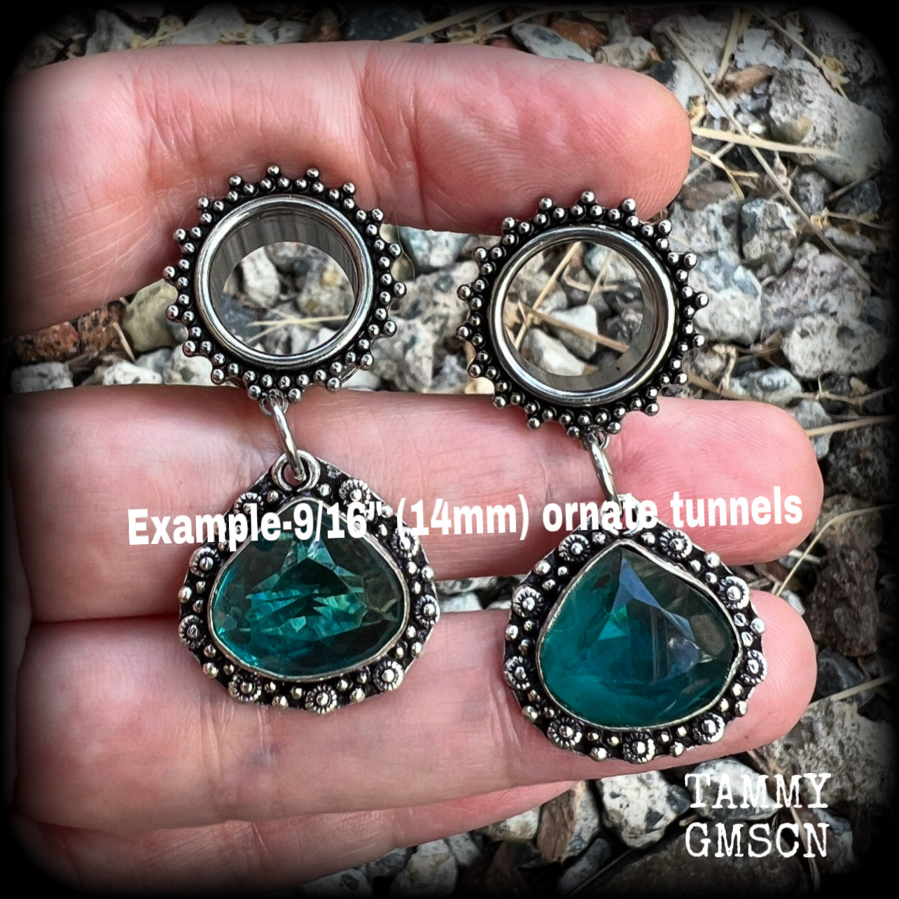 These boho tunnel earrings have been made with beautiful ocean blue gemstones in an antique silver setting, are light weight-weighing approx 10 grams each and measure just on 5 cms
Made with 9/16” gauge (14mm) ornate surgical steel screw fit tunnels.