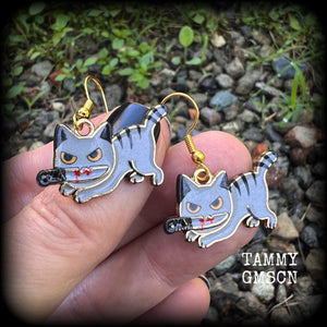 Stabby cat earrings 