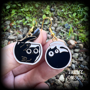 Black cat earrings-Novelty earrings