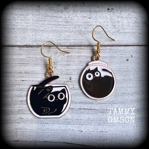 Black cat earrings-Novelty earrings