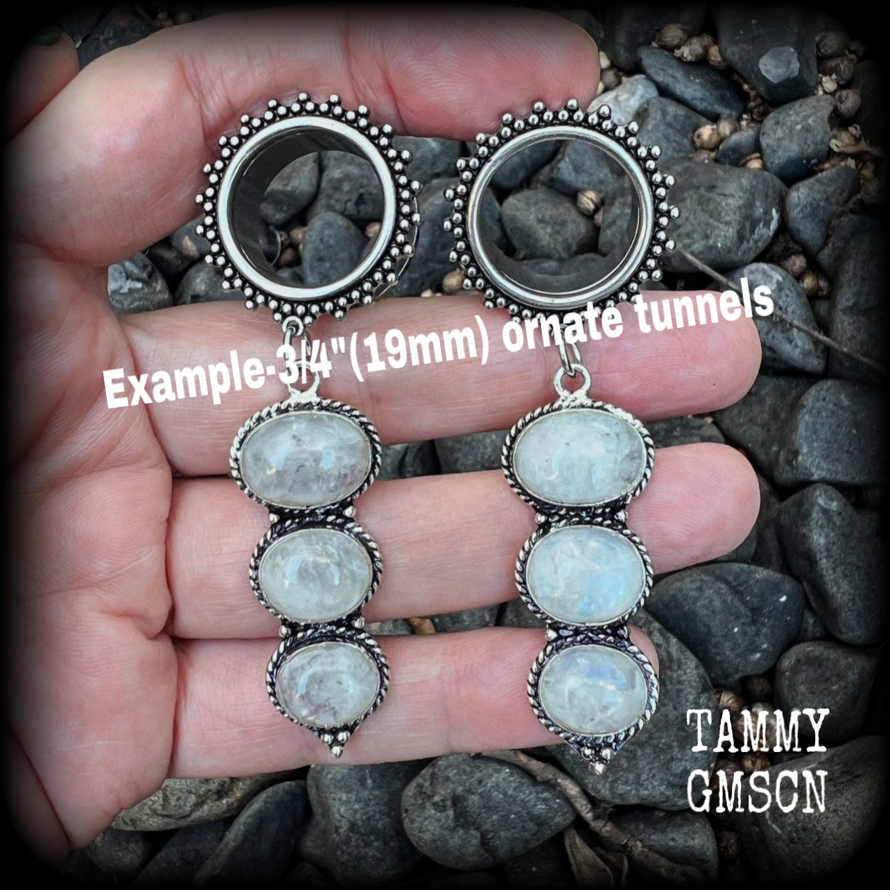 These earrings have been made with beautiful polished rainbow moonstone gemstones, weighing approx 16 grams each and measuring approx 7.5 from tip to tip.
This pair has been made with 3/4” gauge (19mm) gauge ornate surgical steel screw fit tunnels