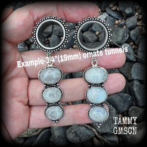 These earrings have been made with beautiful polished rainbow moonstone gemstones, weighing approx 16 grams each and measuring approx 7.5 from tip to tip.
This pair has been made with 3/4” gauge (19mm) gauge ornate surgical steel screw fit tunnels