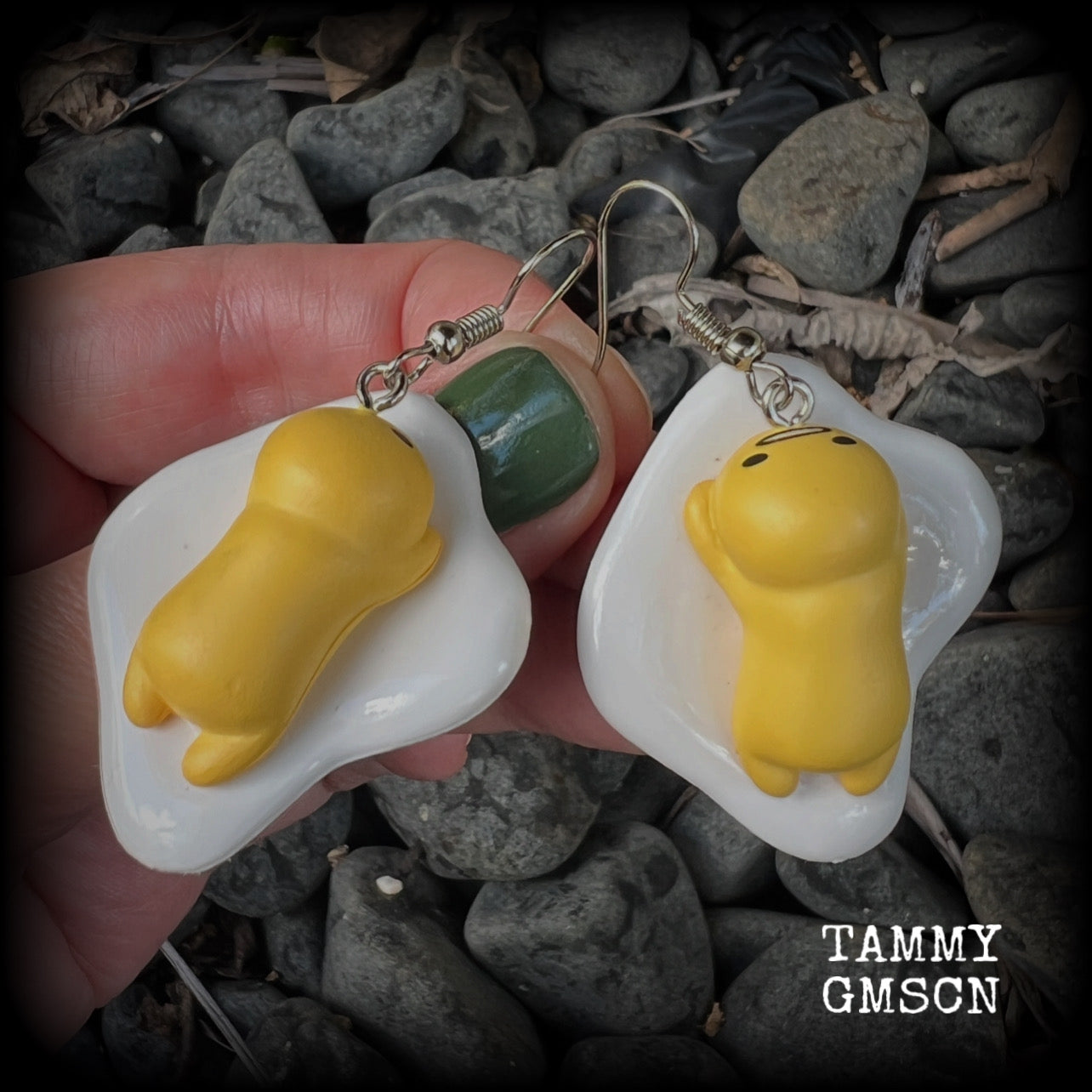 These earrings are TOO CUTE!!! Featuring the adorable Gudetama lazy egg man himself laying on a bed of egg whites, these earrings measure just on 6cms and weigh approx 8 grams.
This pair has been made on stainless steel french hooks, suitable for pierced ears.