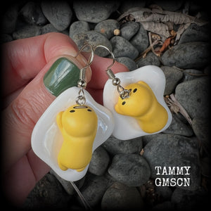 These earrings are TOO CUTE!!! Featuring the adorable Gudetama lazy egg man himself laying on a bed of egg whites, these earrings measure just on 6cms and weigh approx 8 grams.
This pair has been made on stainless steel french hooks, suitable for pierced ears.