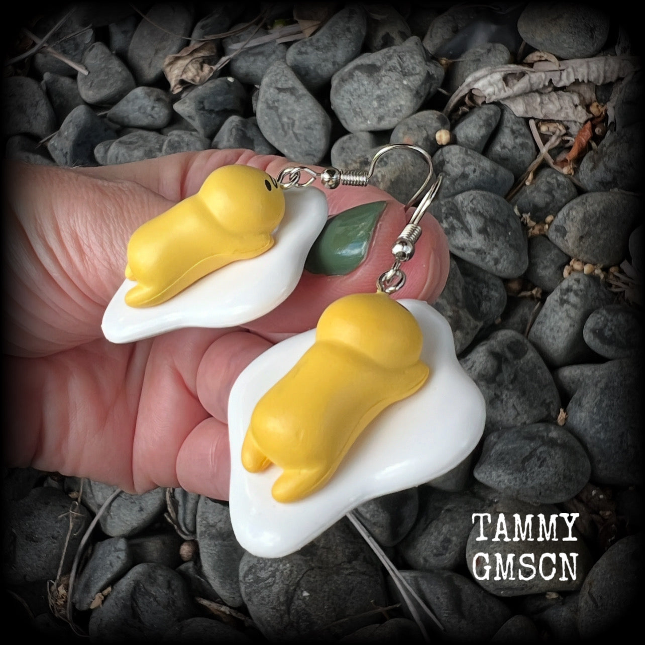 These earrings are TOO CUTE!!! Featuring the adorable Gudetama lazy egg man himself laying on a bed of egg whites, these earrings measure just on 6cms and weigh approx 8 grams.
This pair has been made on stainless steel french hooks, suitable for pierced ears.