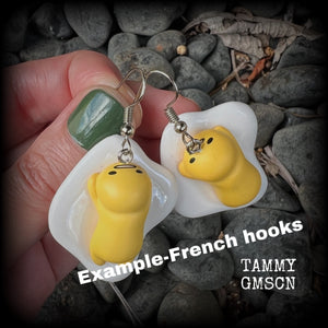 These earrings are TOO CUTE!!! Featuring the adorable Gudetama lazy egg man himself laying on a bed of egg whites, these earrings measure just on 6cms and weigh approx 8 grams.
This pair has been made on stainless steel french hooks, suitable for pierced ears.