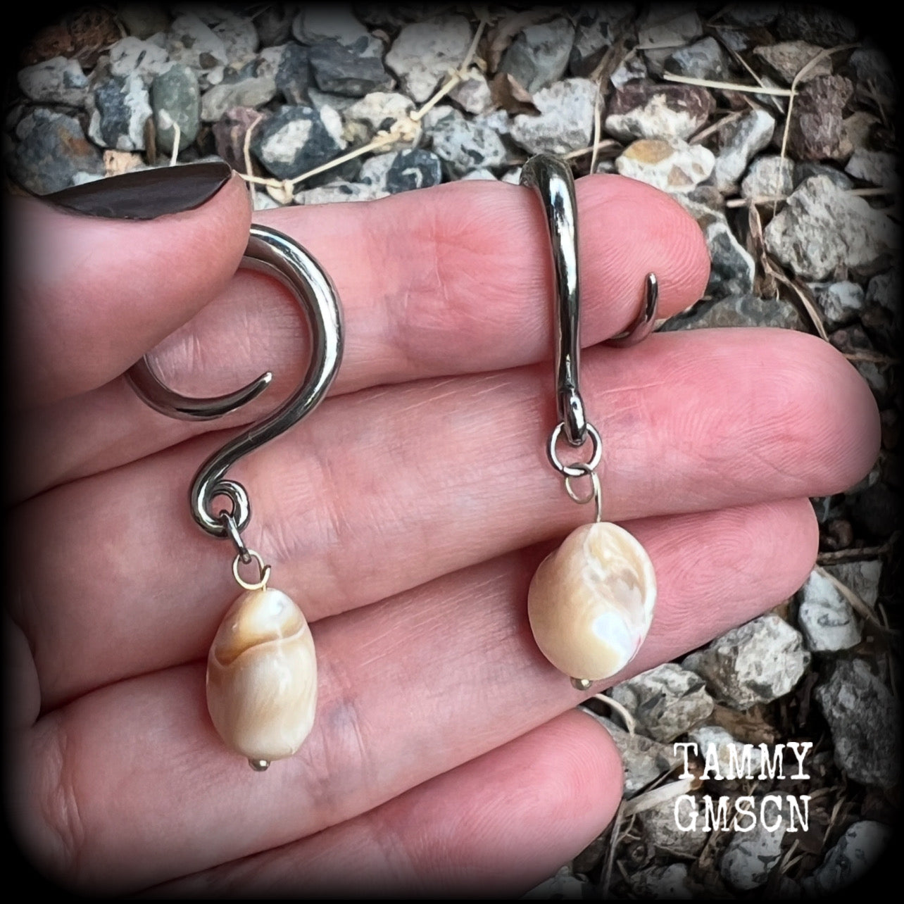 These gorgeous gauged earrings feature beautiful polished sea shell nuggets, weighing in at just 5 grams a piece, and measuring approx 5.5cms from tip to tip.
This pair has been made on 6 gauge (4mm) surgical steel full curl hooks